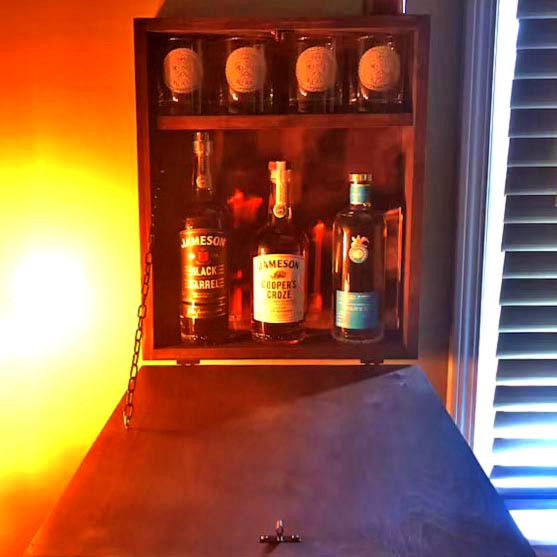 Настенный бар 