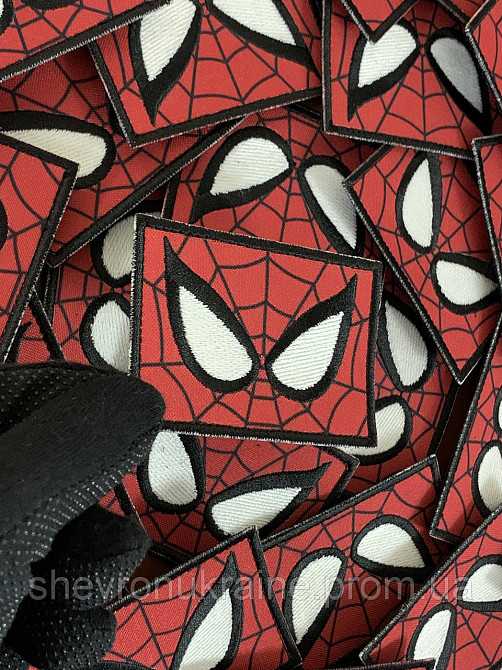 Печатный шеврон что светиться ЧЕЛОВЕК ПАУК (Форма щит. На липучке) Размер 5.5x8см Киев - изображение 5