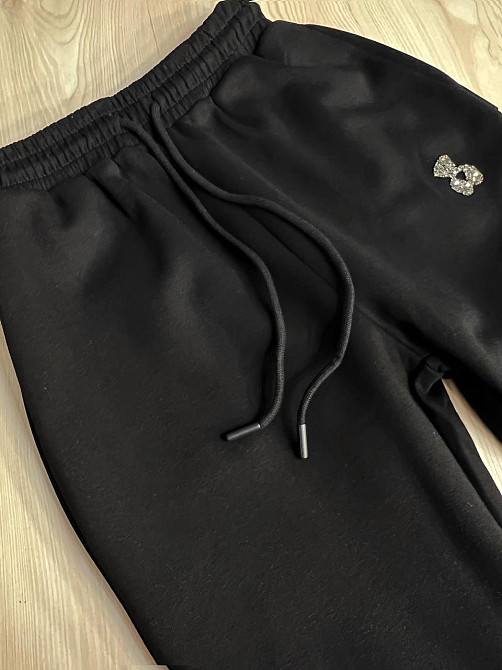 Костюм женский A-N 2735 с медвежонком в ​​камнях - худи и штаны черный, черный, M Одесса - изображение 8