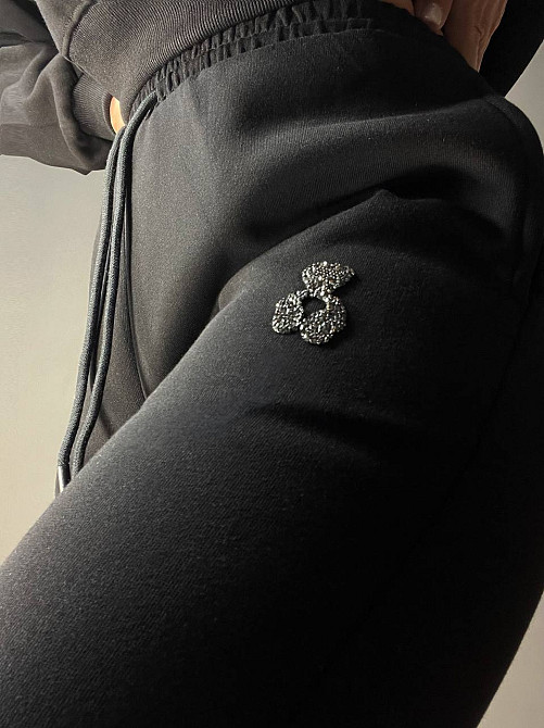 Костюм женский A-N 2735 с медвежонком в ​​камнях - худи и штаны черный, черный, M Одесса - изображение 3