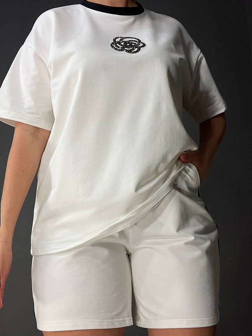 Костюм жіночий Saint Wish 385 футболка з шортами квітка камінці оверсайз білий, білий, L Київ - фото 20