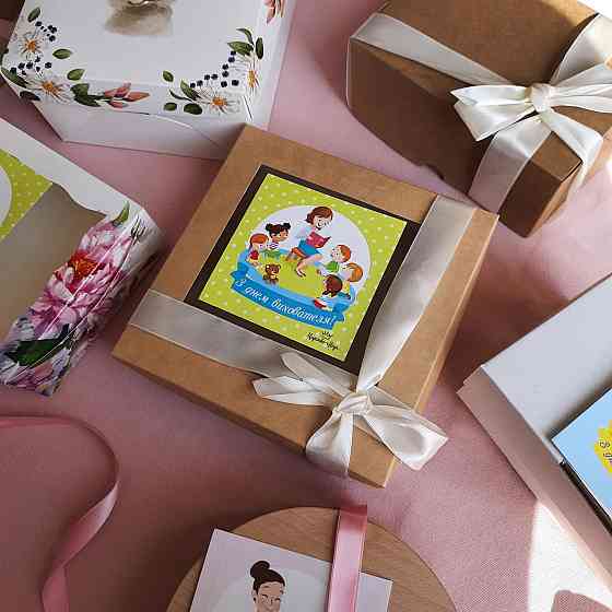 Подарунок на день вихователя №9 у шпоновій коробочці, крем мед зі свічкою. Одеса