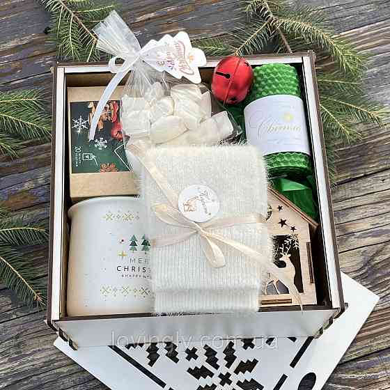 Подарочный набор на Новый год в коробке из дерева: чашка 480 мл, чай, свеча, фонарик, парварда, носки Ирпень