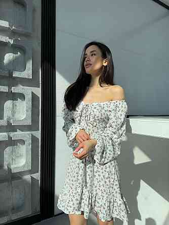 Жіноче святкове принтоване плаття із софту Білий Одеса