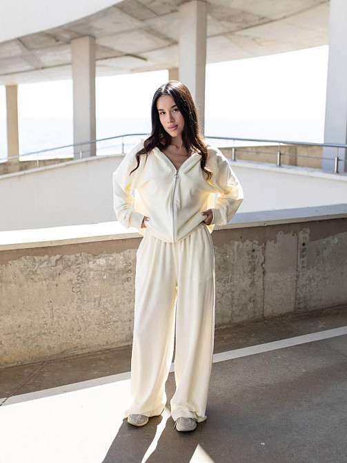 Женский повседневный оверсайз костюм двойка: кофта и штаны хлопковый велюр Кремовый Одесса - изображение 8