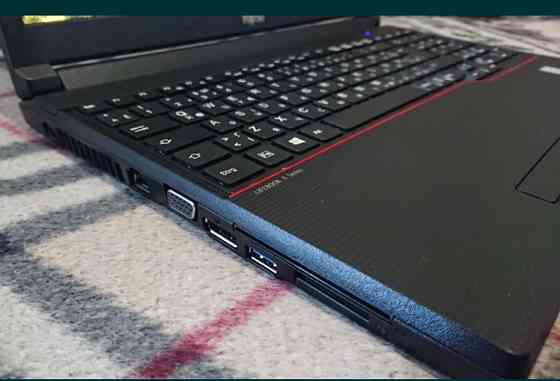 Ноутбук: Fujitsu Core i3 6100U, DDR4. Київ