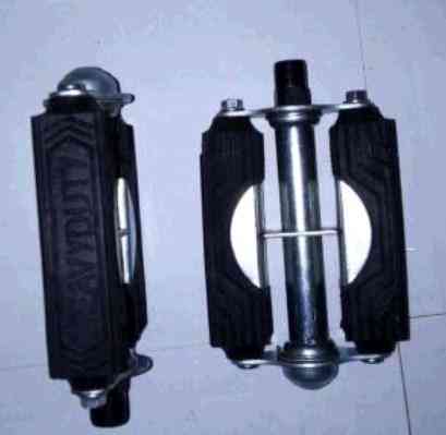 Педали велосипедные (металл, резиновая основа съемная, хром) Мукачево