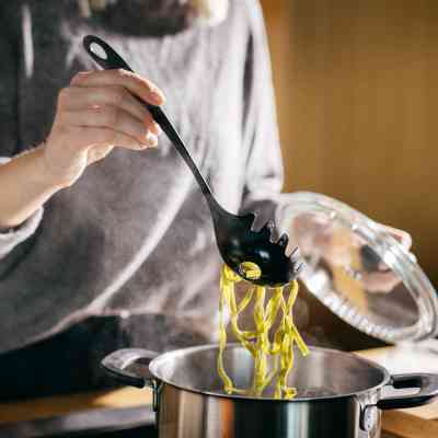 Ложка кухарська Fiskars Essential для спагетті 38 см (1079058) Вінниця