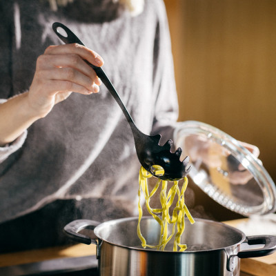 Ложка кухарська Fiskars Essential для спагетті 38 см (1079058) Вінниця - фото 4