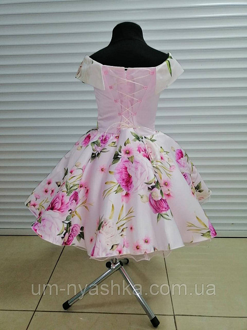 Пышное нарядное платье в ретро стиле 