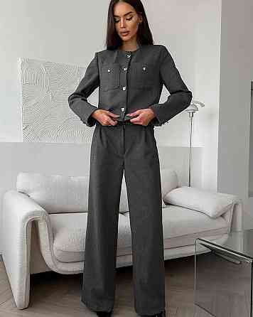 Женский лаконичный костюм с укороченным жакетом на подкладке и широкими брюками кашемир. Серый, 4244 Одесса