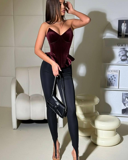 Женский стильный романтичный бархатный корсет с чашками Одесса - изображение 4