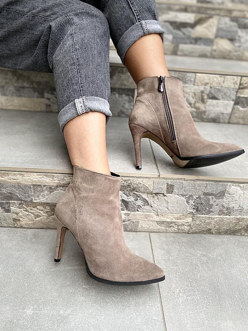 Nivelle Замшеві черевики жіночі демісезонні весна-осінь колір капучино, на стійкому каблуці р. Коломия - фото 3