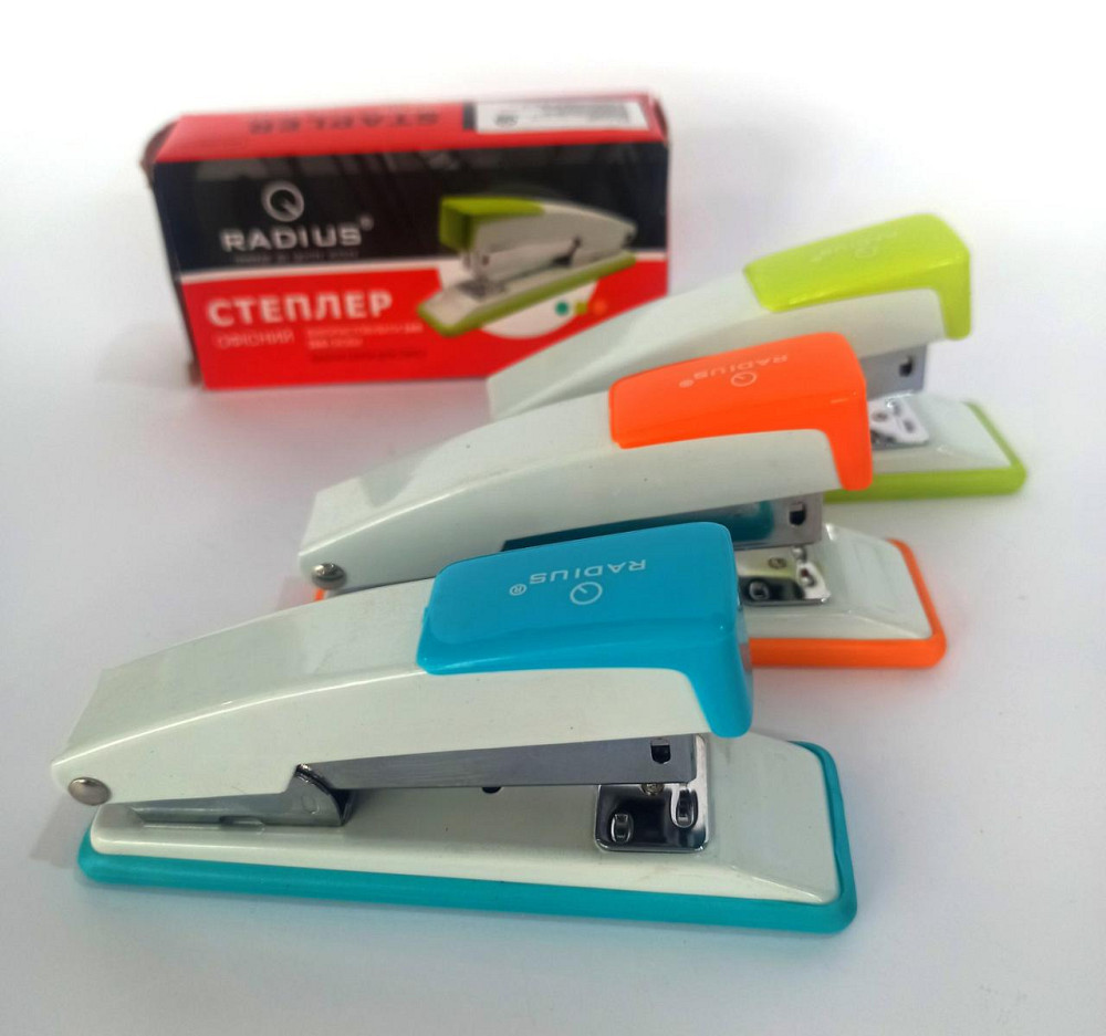 Степлер 24 "Radius" 9907-N-RADIUS, розмір 11,6*5,7*3,4см (скоба #24/6-26/6)неон, шт Київ - фото 1