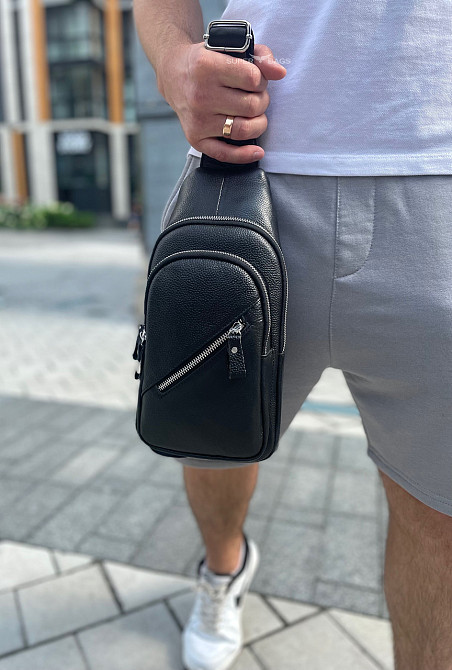 Чоловіча шкіряна сумка-слінг через плече Tiding Bag 33737 чорна Київ - фото 1