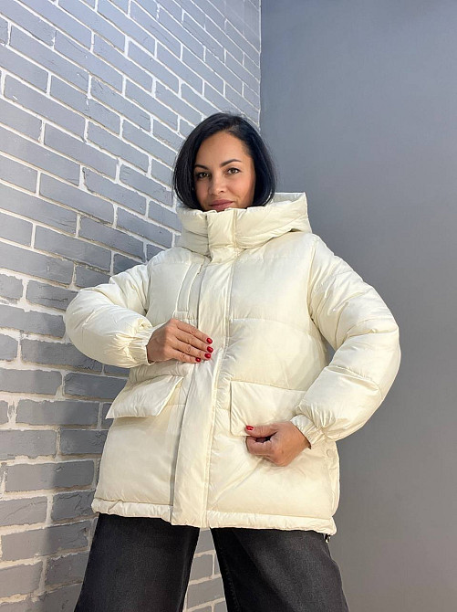 Куртка жіноча Lady Yep 9013 пуффер подовжена накладені кишені з капюшоном молочна, молочний, 44 Київ - фото 1