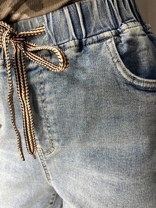 Джинсы женские I8 10029 МОМ талия на резинке со шнурком стрейчевые увеличенные голубые, голубой, 31, Одесса - изображение 4