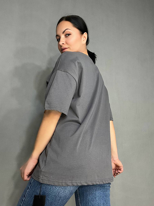 Футболка жіноча YIGOU 23 напис малюнок кролик оверсайз подовжена one size, графіт, one size Київ - фото 5