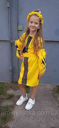 Детское вышитое льняное платье с ласточками 