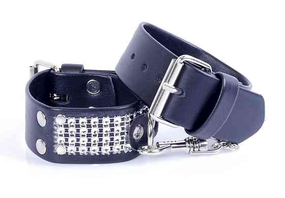 Наручники зі штучної шкіри з кристалами Fetish Boss Series - Handcuffs with cristals Silver, BS3300094 Sex Aura Київ