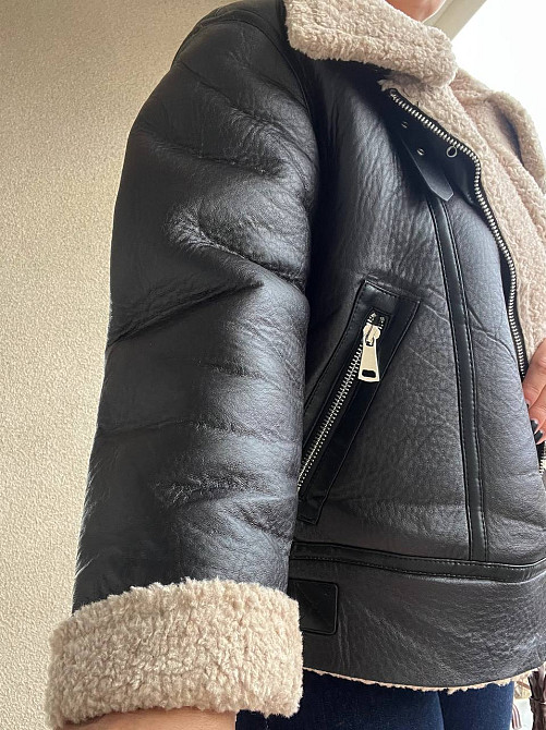 Дублянка жіноча Aftf Basic 243 середньої довжини з екошкіри на блискавці з хутром чорна, чорний, M Київ - фото 20