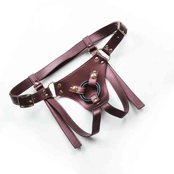Трусики для страпона Strap-On-Me Harness Generous Aubergine, One Size, искусственная кожа, регулируемые ремни, сменные крепления д Киев