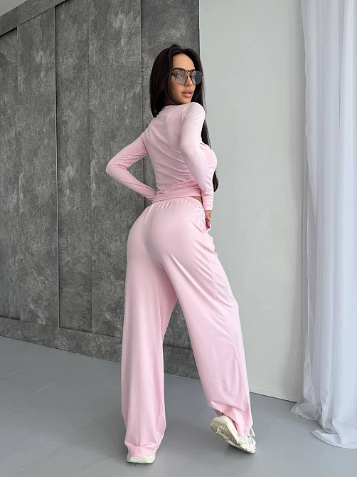 Женский стильный базовый костюм из мягкой эластичной ткани. Розовый, 46/48 Одесса - изображение 4