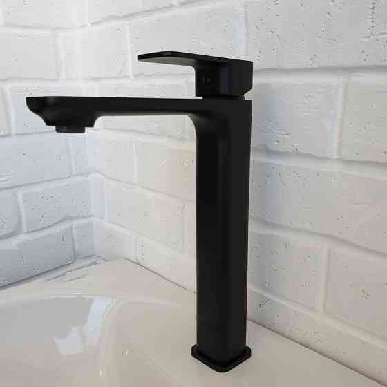 Змішувач для умивальника високий IMPRESE BILOVEC чорний матовий Київ