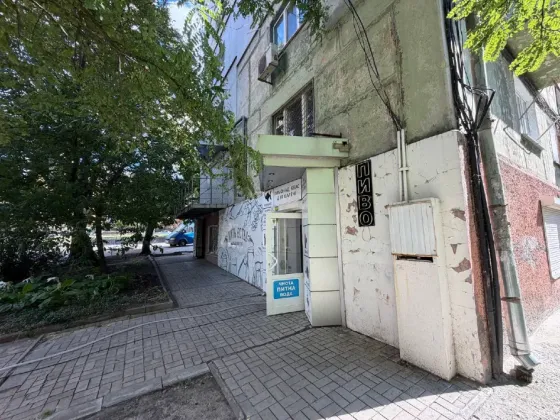 Нове Здам магазин\салон. пр. Поля 76. окремий вхід, своя вивіска. Був пивний магазин. Дніпро