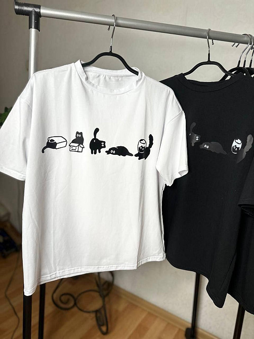 Женская стильная оверсайз футболка с минималистичным принтом котов кулир Одесса - изображение 2