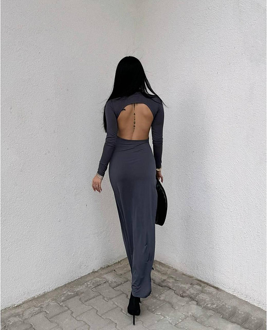 Привлекательное женское платье с разрезом на ножке и открытой спинкой микродайвинг Графит, 46/48 Одесса - изображение 3