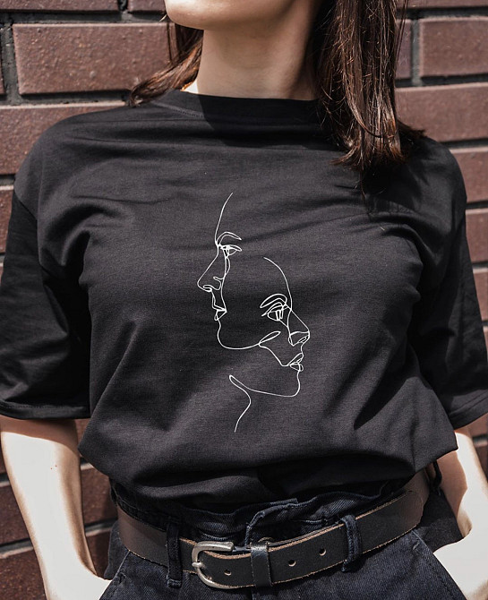 Женская футболка с абстрактным принтом (лица ) Черновцы - изображение 1