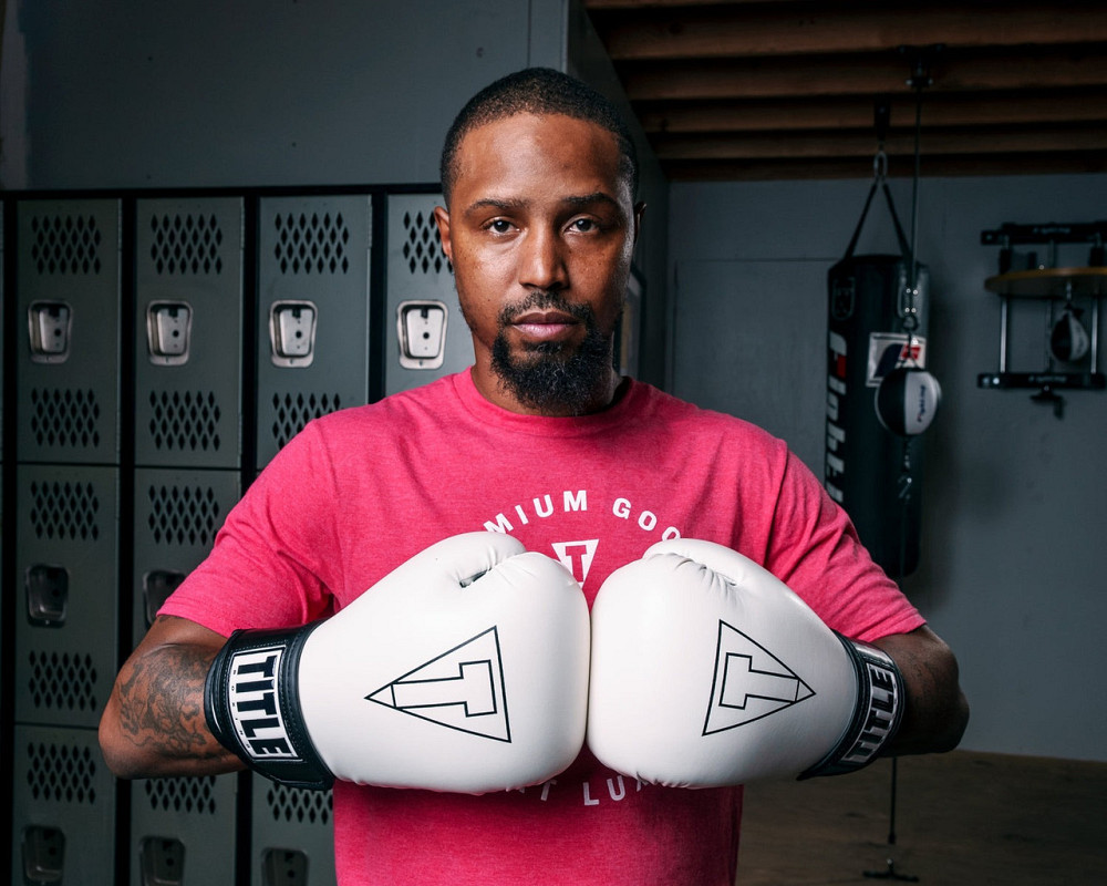 Рукавички боксерські для боксу та єдиноборств професійні оригінальні TITLE Boxing 8 унцій білі Київ - фото 8