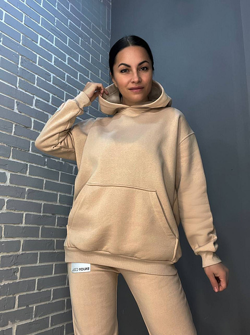 Костюм жіночий ENJOY 2920 худі з капюшоном брюки резинка нашивка утеплений фліс бежевий, бежевий, S Київ - фото 19