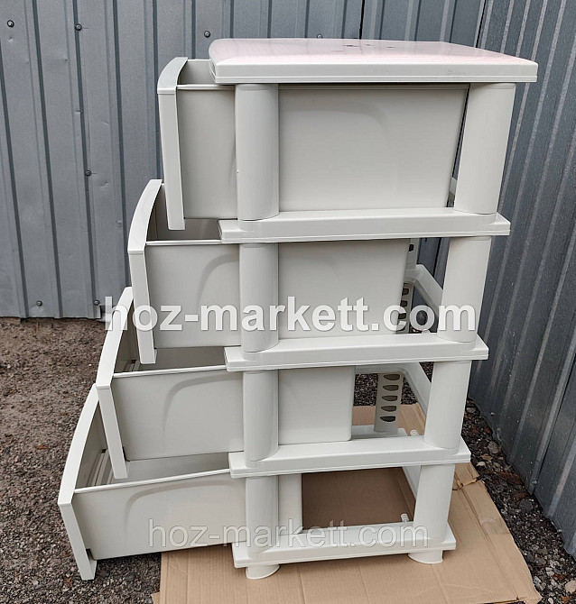 Комод белый пластиковый с декором 