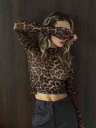 Женский стильный леопардовый лонгслив из стрейч сетки Одесса