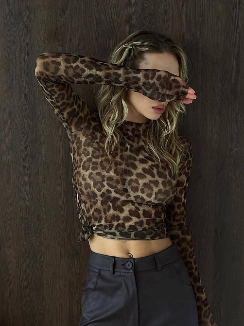 Женский стильный леопардовый лонгслив из стрейч сетки Одесса - изображение 5