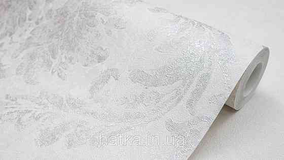 Шпалери метрові вінілові на флізеліні Sintra Classic класика вензель великі структурні сріблясті на білому 406601 Київ