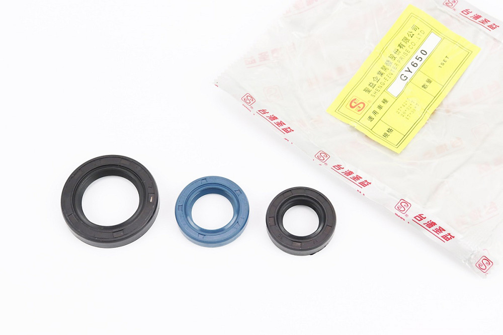 Сальники к-кт 3шт (17x30x7; 20x32x7; 27x42x7) двигуна Київ - фото 1