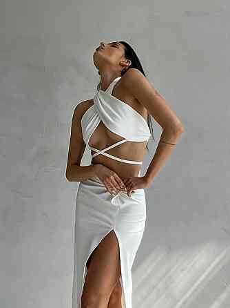 Женский привлекательный костюм двойка: топ-хомут и юбка с разрезом крепдайвинг Молочный, 44/46 Одесса