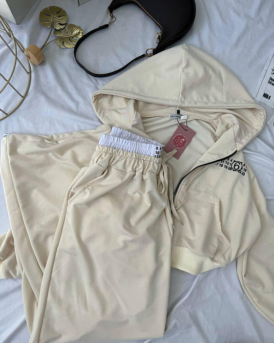 Жіночий стильний прогулянковий костюм із гумкою на штанах двонитка Молочний, 46/48 Одеса - фото 4