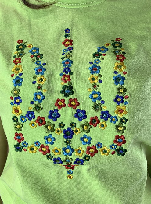 Жіноча Патріотична футболка вишита гладдю квітковий тризуб Київ - фото 3