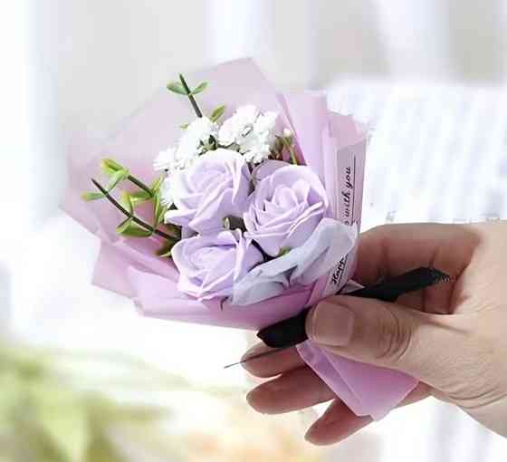 Набір подарунковий: шарф з магнітною застібкою, мило-букет і брошка знак зодіаку в подарунковій коробці Сміла