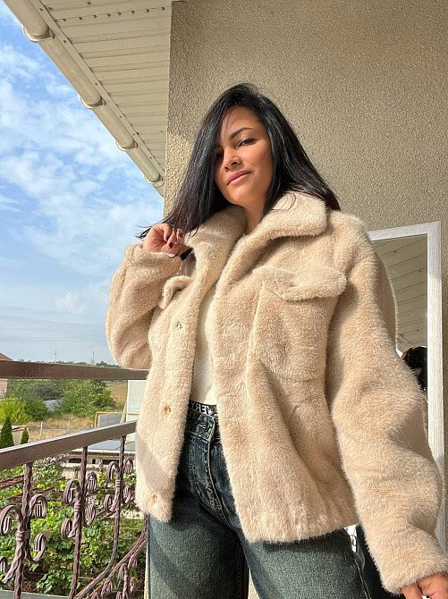 Шуба жіноча A-N 6627 коротка штучне хутро накладені кишені кнопки на резинці, бежевий, one size Київ - фото 15