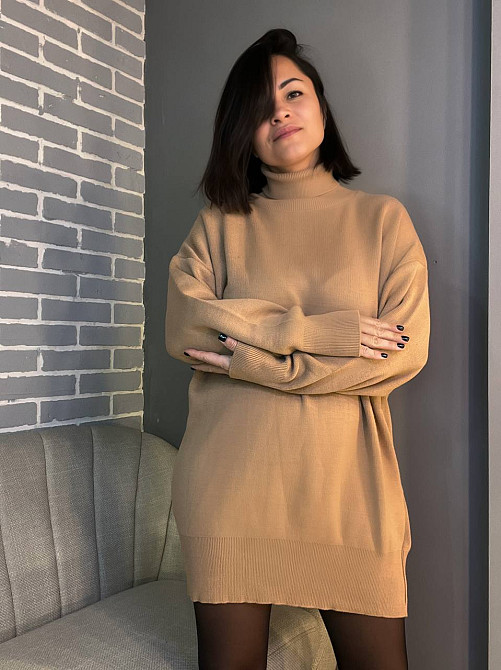 Сукня жіноча My fashion 2024101 светр комір хомут оверсайз подовжений one size, карамель, one size Київ - фото 9