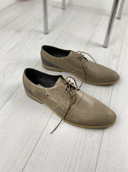 Туфлі чоловічі VADRUS шкіряні світлі розмір 44 (артикул не вказано) Коломыя - изображение 4