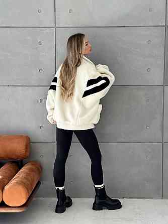 Жіноча тепла оверсайз куртка-бомбер букле на підкладці Молочний Одеса