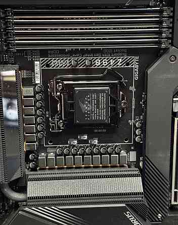 Материнська плата: AORUS Z490, Xtreme LGA 1200+ операційка. Київ