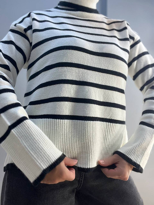 Светр жіночий A-N 263 оверсайз високе горло смуга розрізи вільний, білий, one size Київ - фото 7