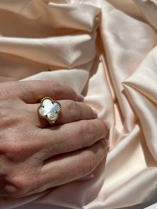 Van Cleef кольцо перламутр позолота 18 К / кольцо клевер белое в золоте Одесса - изображение 4